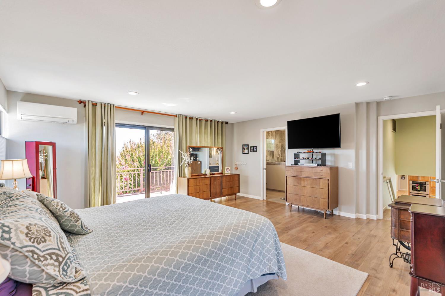 9489 Vinecrest Road Windsor CA 95492