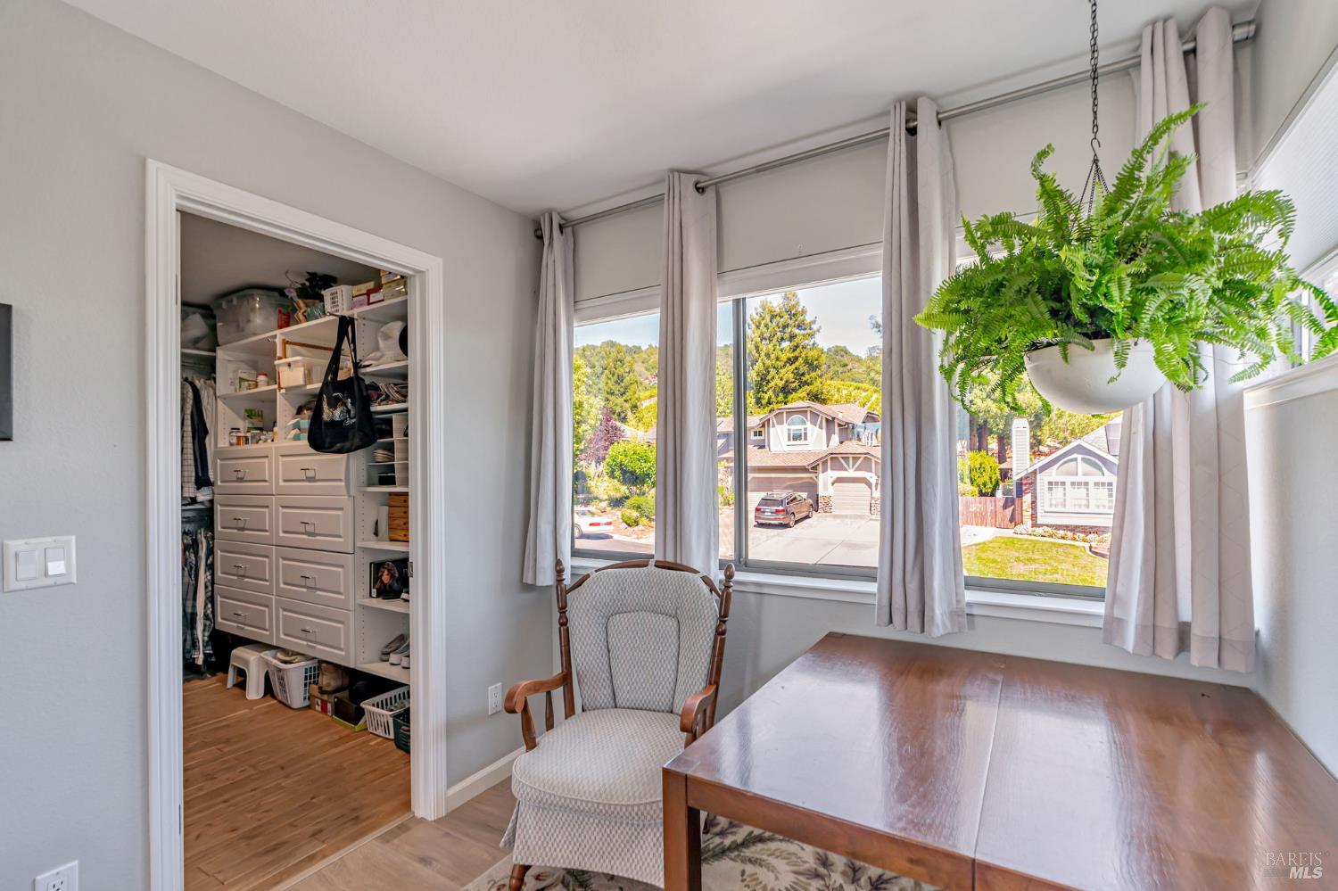 9489 Vinecrest Road Windsor CA 95492