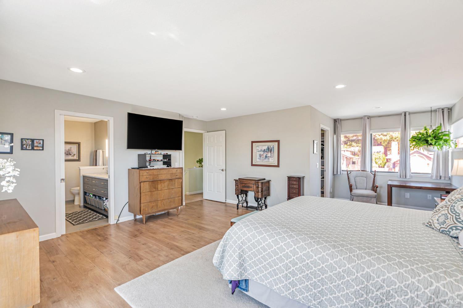 9489 Vinecrest Road Windsor CA 95492