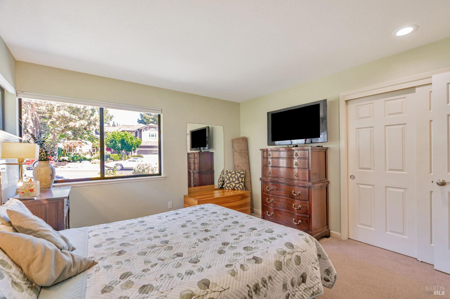 9489 Vinecrest Road Windsor CA 95492