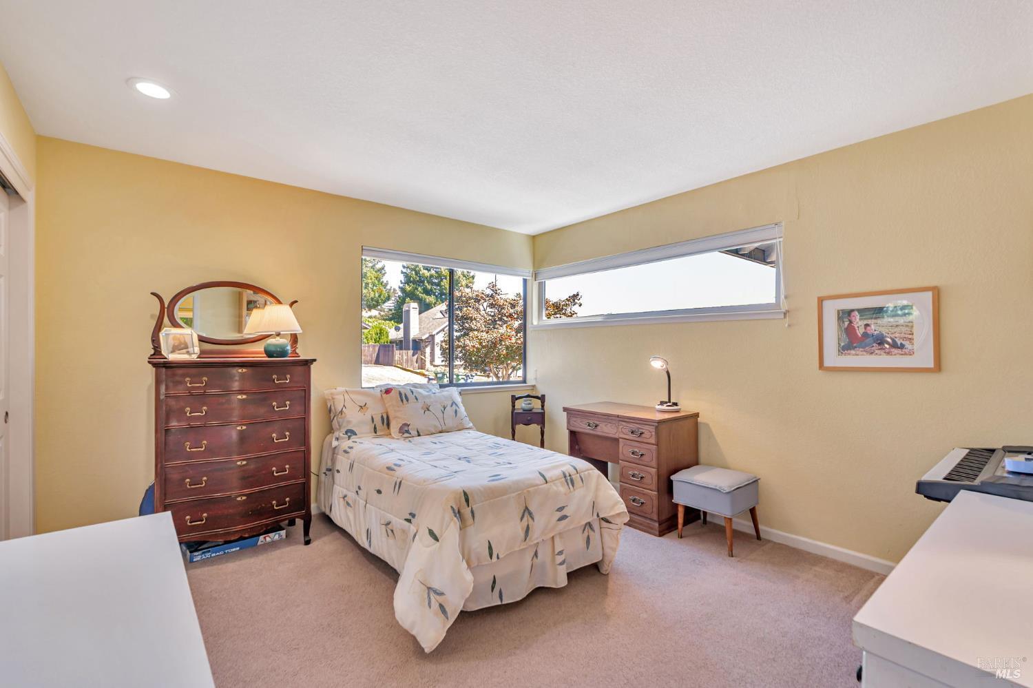 9489 Vinecrest Road Windsor CA 95492