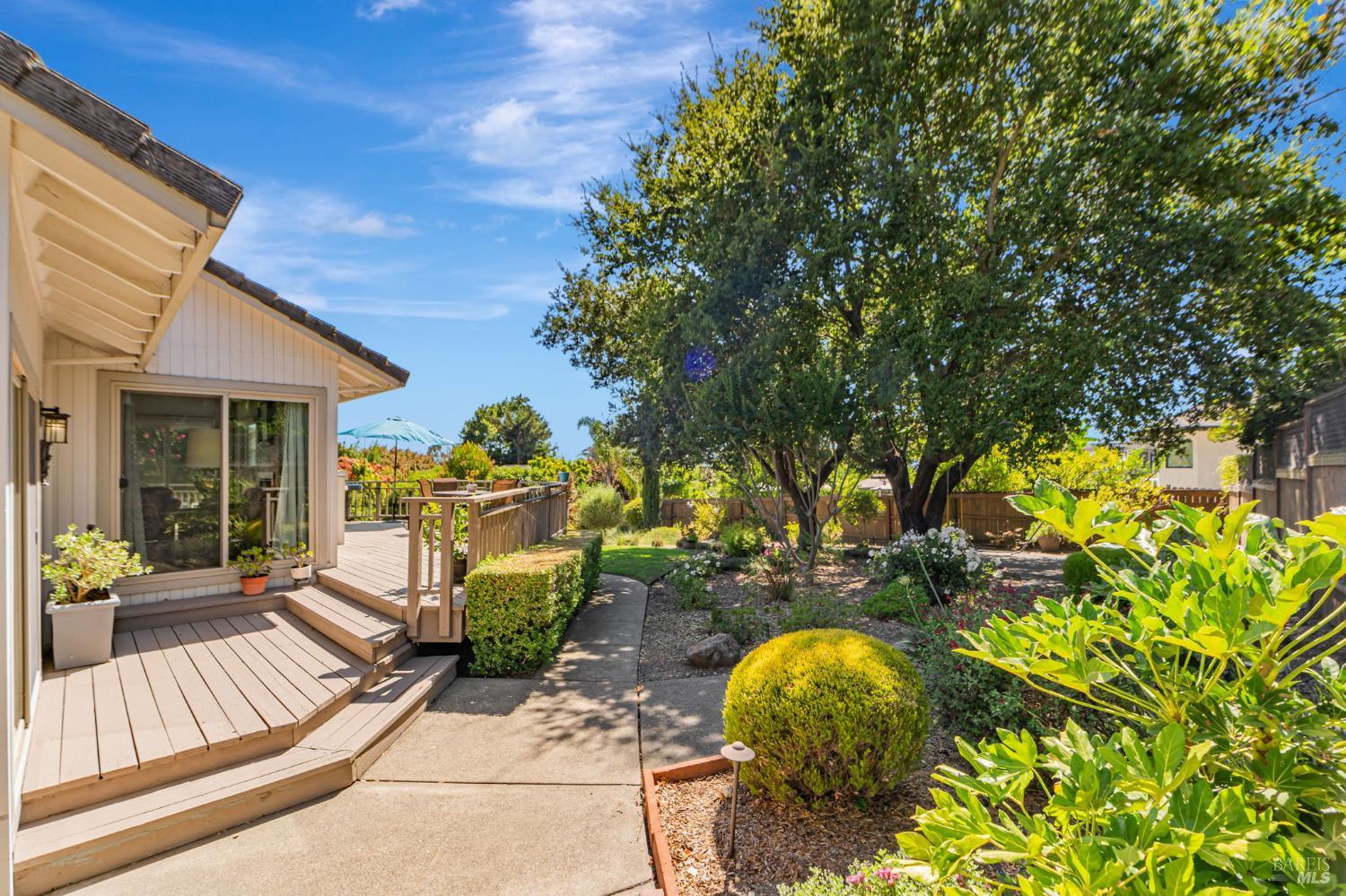 9489 Vinecrest Road Windsor CA 95492