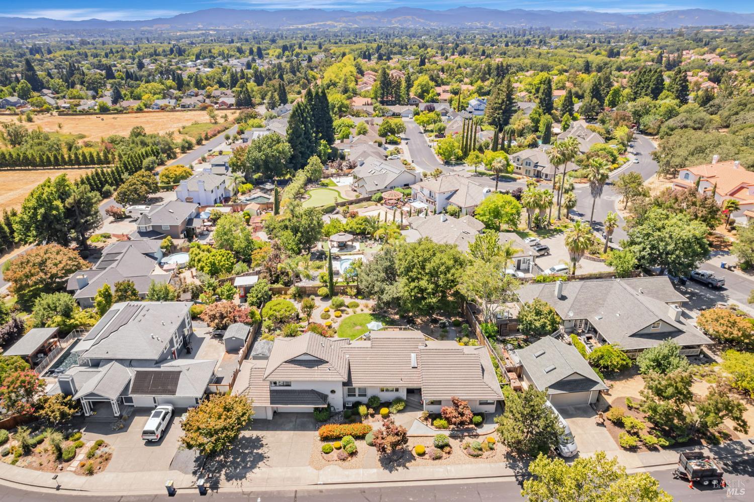 9489 Vinecrest Road Windsor CA 95492