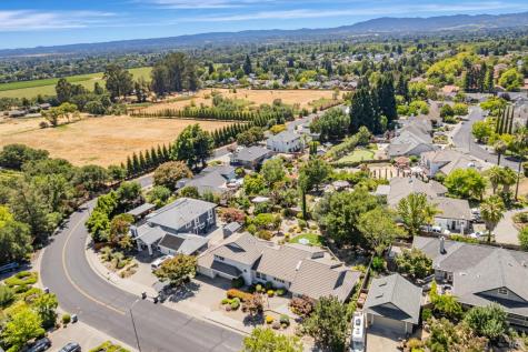 9489 Vinecrest Road Windsor CA 95492