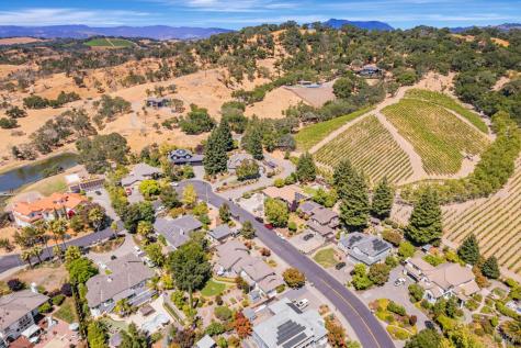 9489 Vinecrest Road Windsor CA 95492