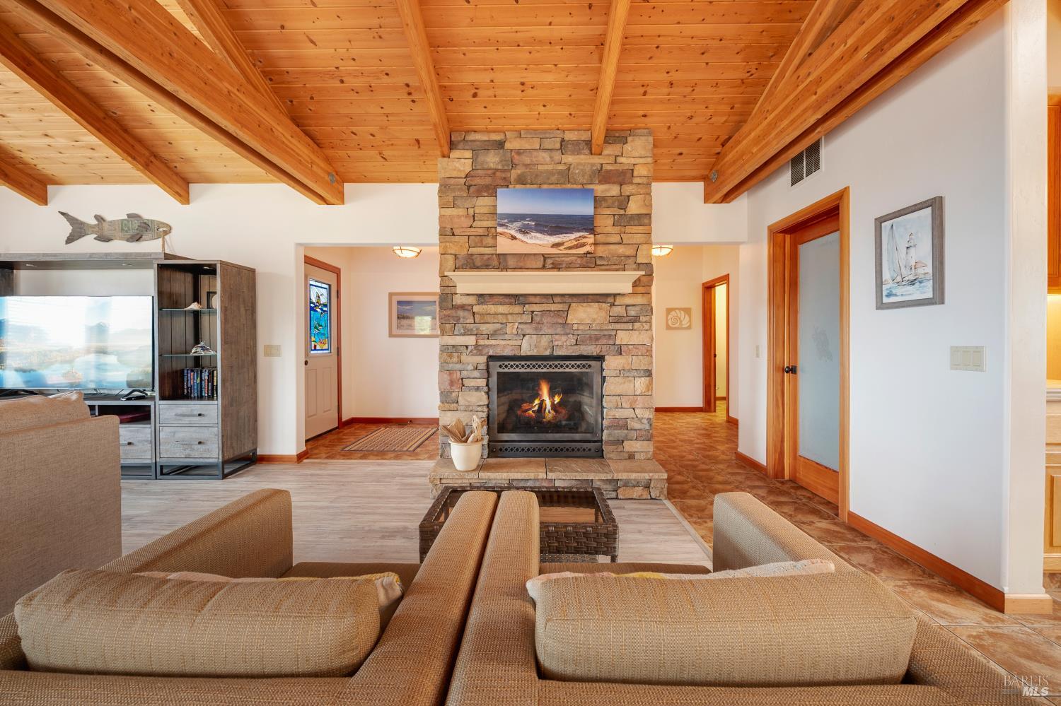 44465 O Roreys Roost Irish Beach CA 95459