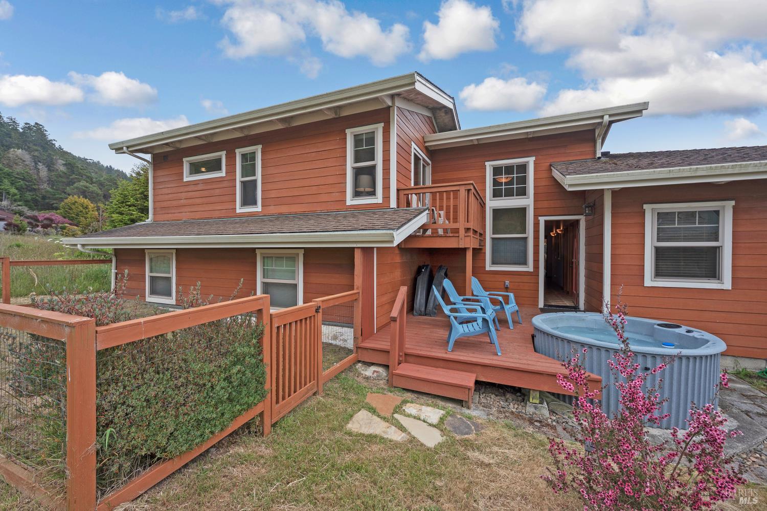 44465 O Roreys Roost Irish Beach CA 95459