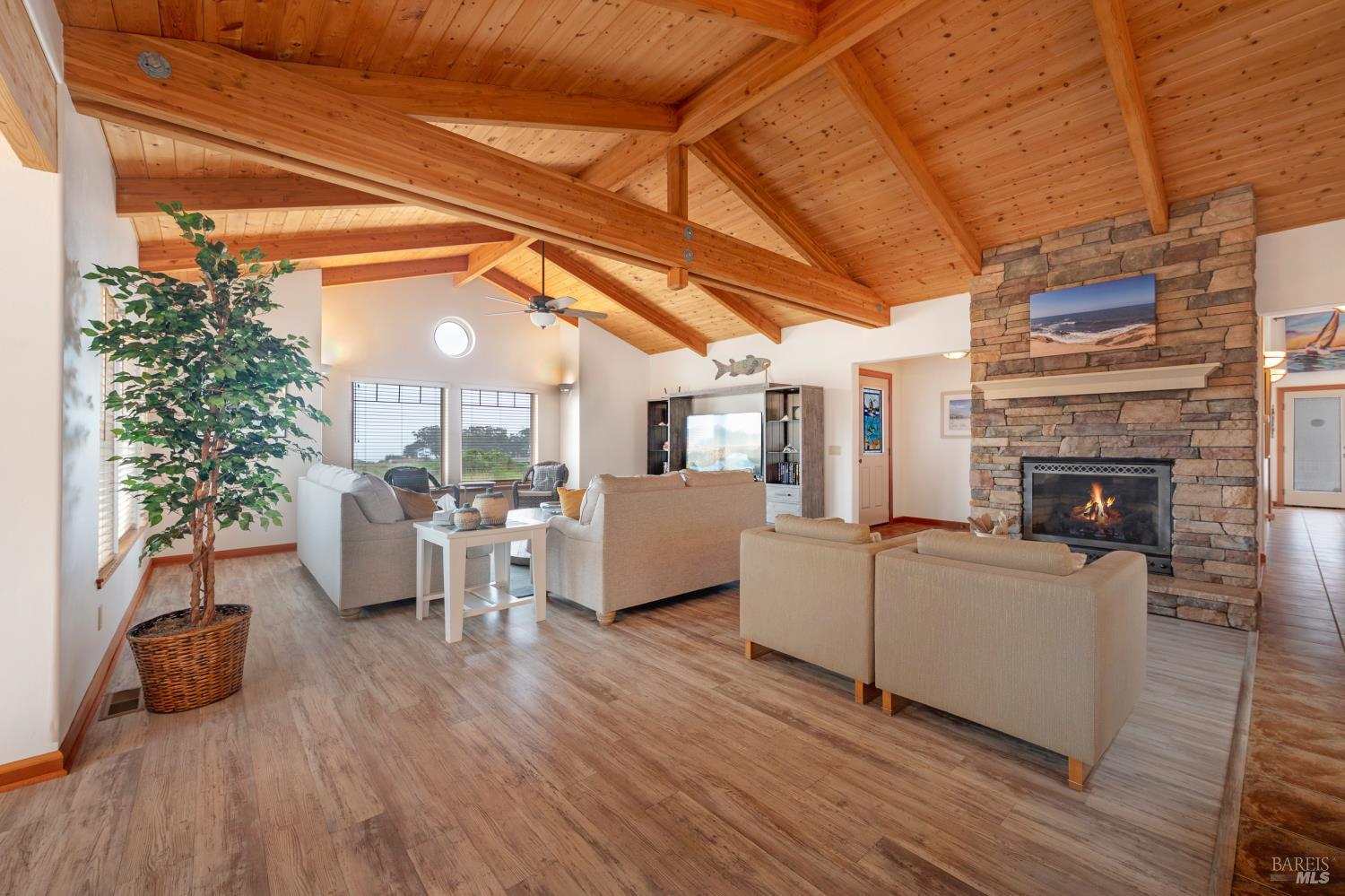 44465 O Roreys Roost Irish Beach CA 95459