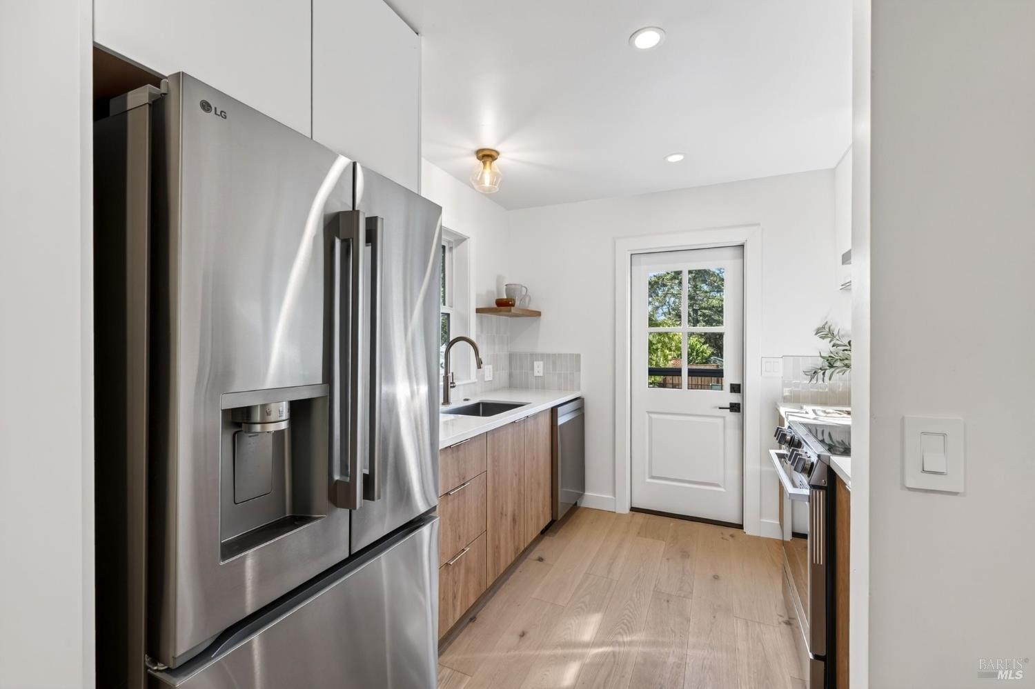 719 Bassett Street Petaluma CA 94952