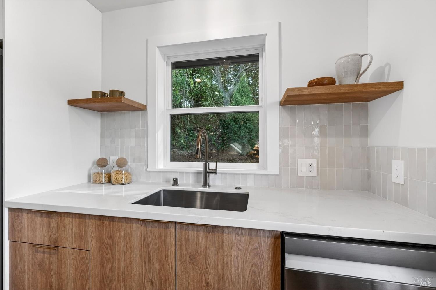 719 Bassett Street Petaluma CA 94952