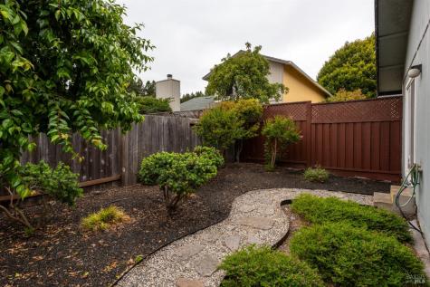 102 Pinewood Court Cotati CA 94931