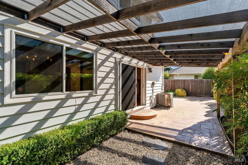 1818 Sherwood Court Santa Rosa CA 95405