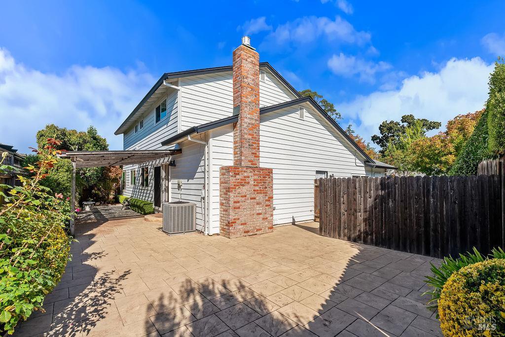 1818 Sherwood Court Santa Rosa CA 95405