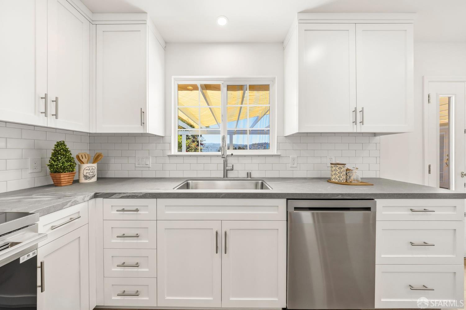 656 Spar Drive Redwood City CA 94065