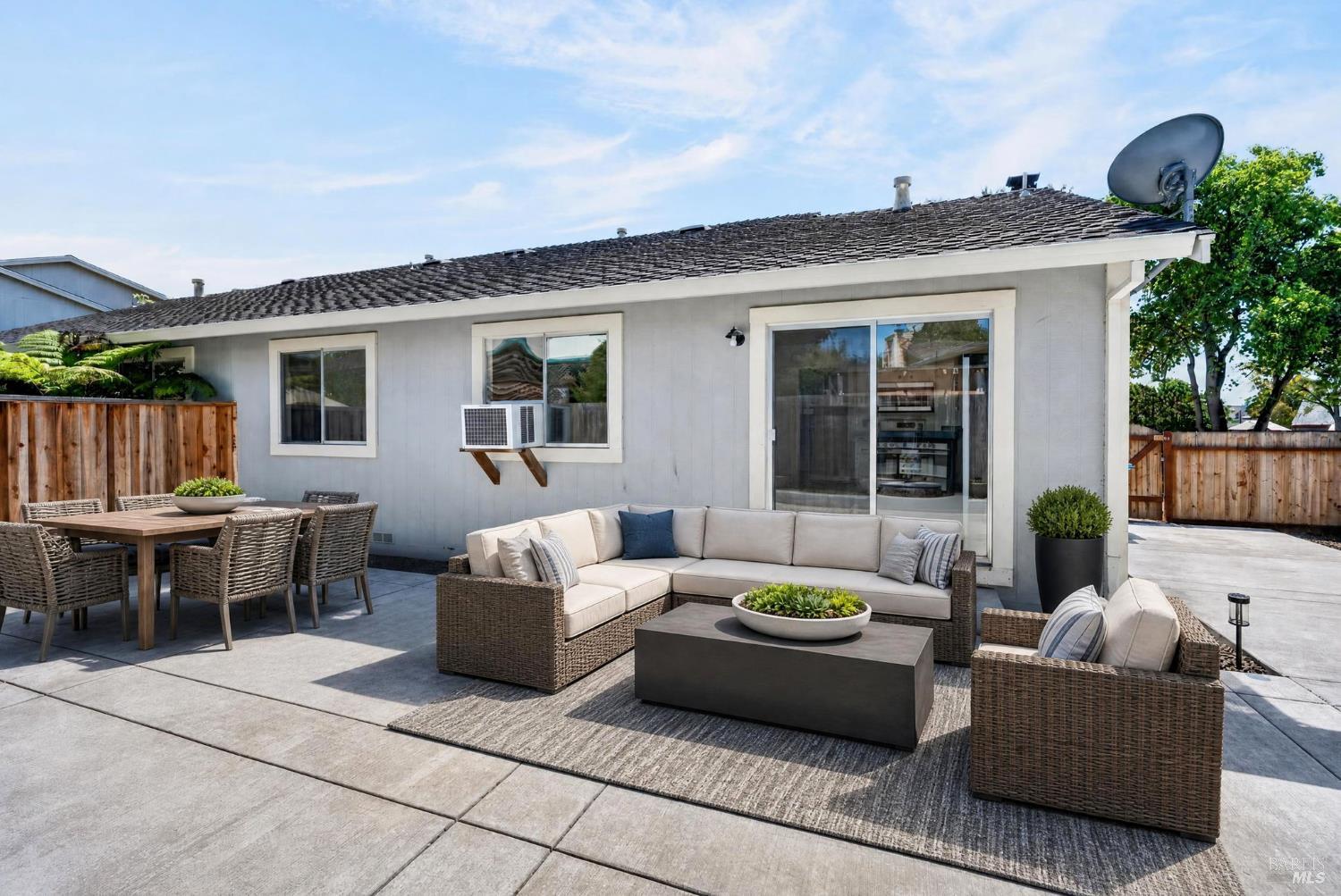 582 Maria Drive Petaluma CA 94954