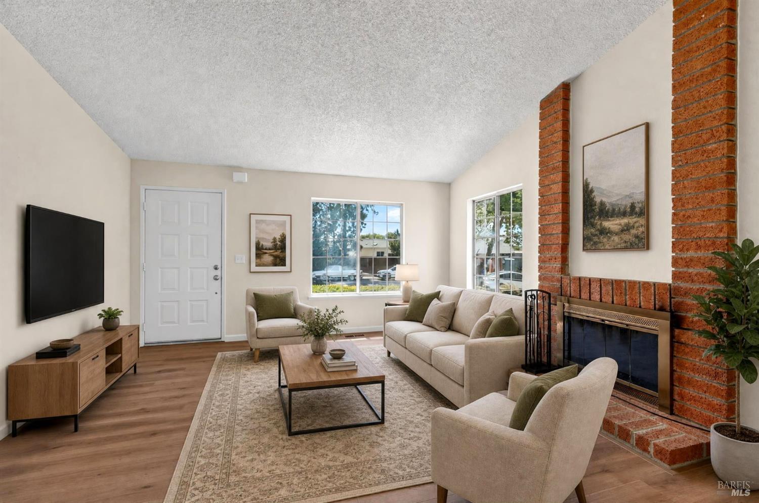 582 Maria Drive Petaluma CA 94954