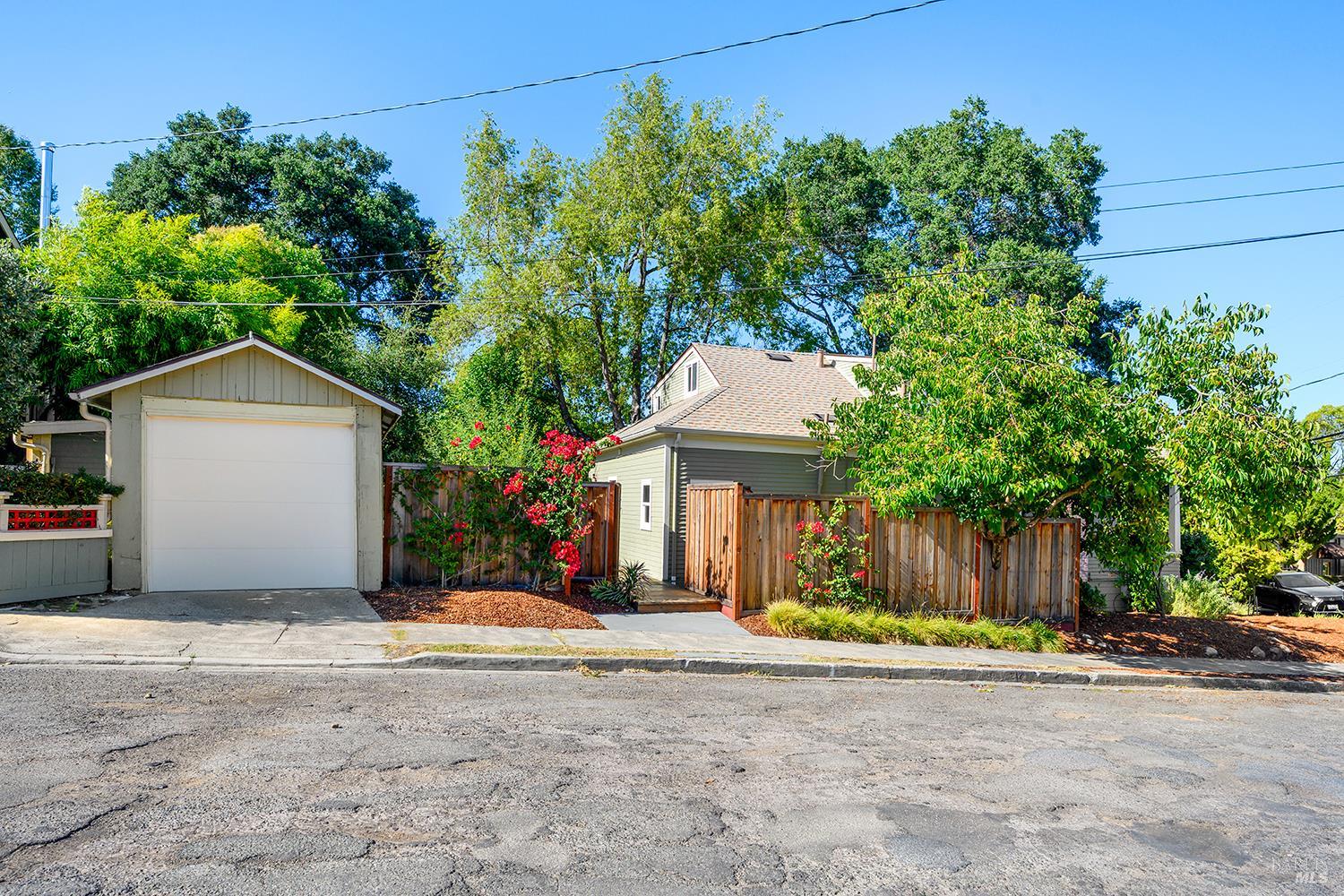 306 Pitt Avenue Sebastopol CA 95472