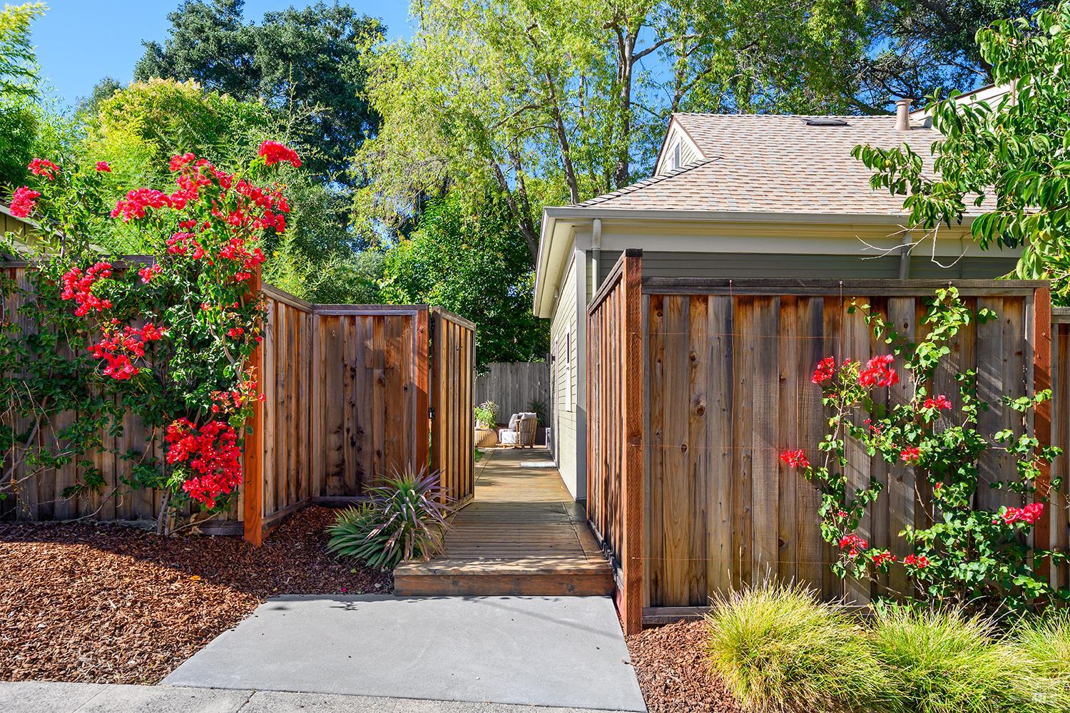 306 Pitt Avenue Sebastopol CA 95472