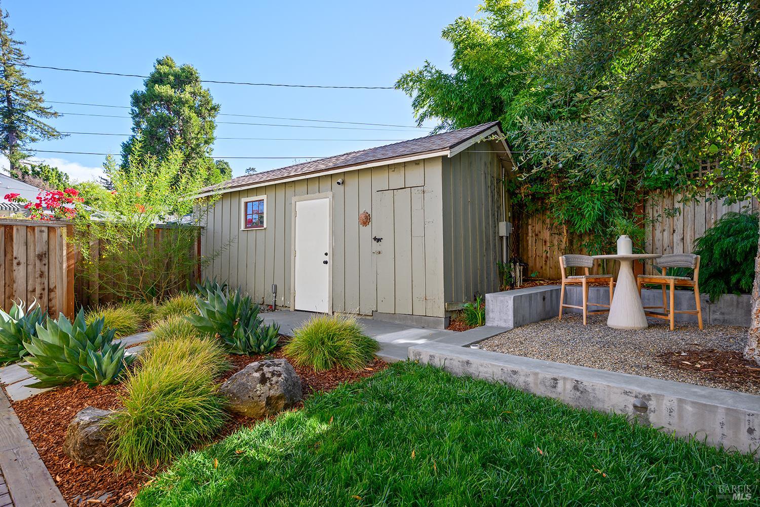306 Pitt Avenue Sebastopol CA 95472