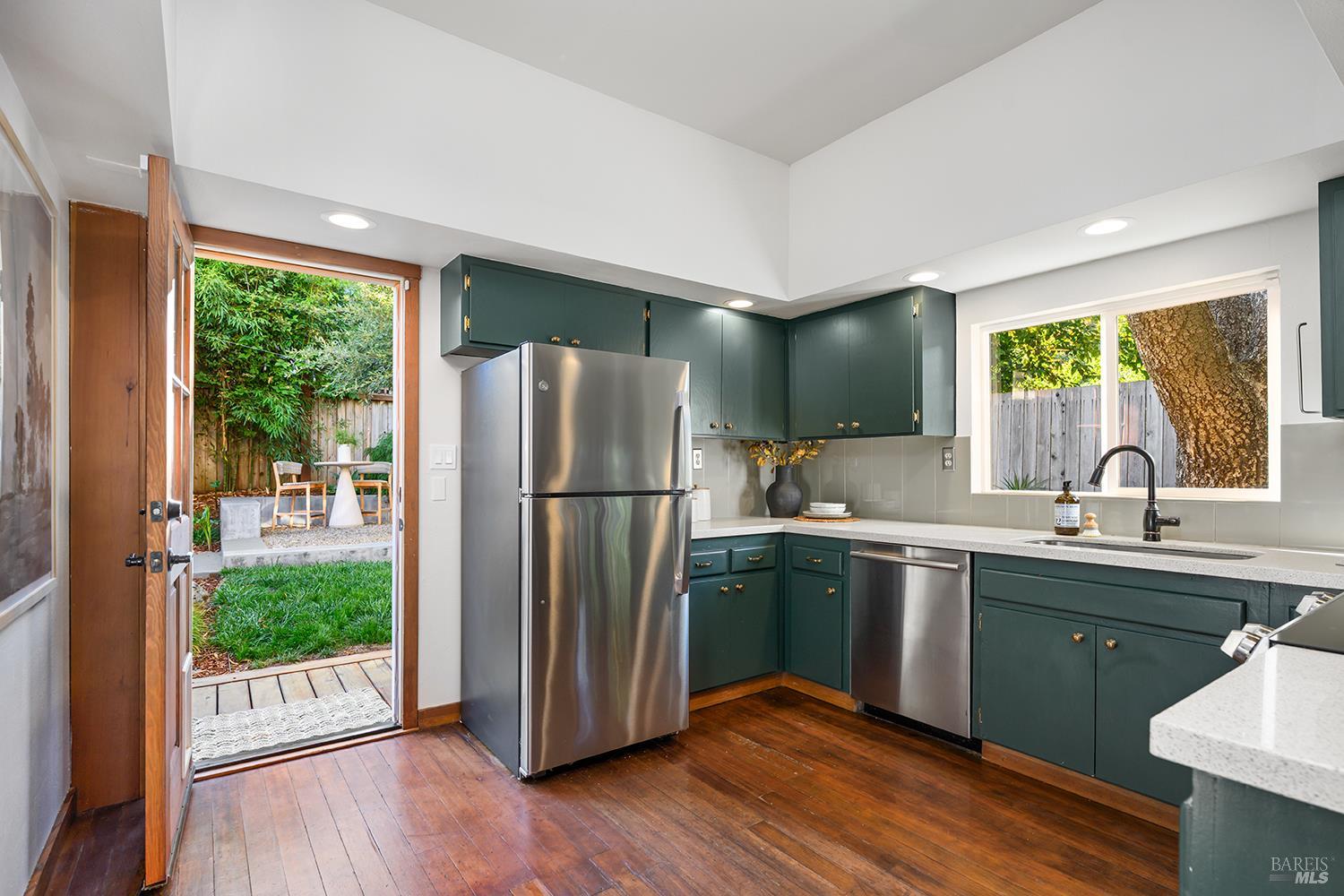 306 Pitt Avenue Sebastopol CA 95472