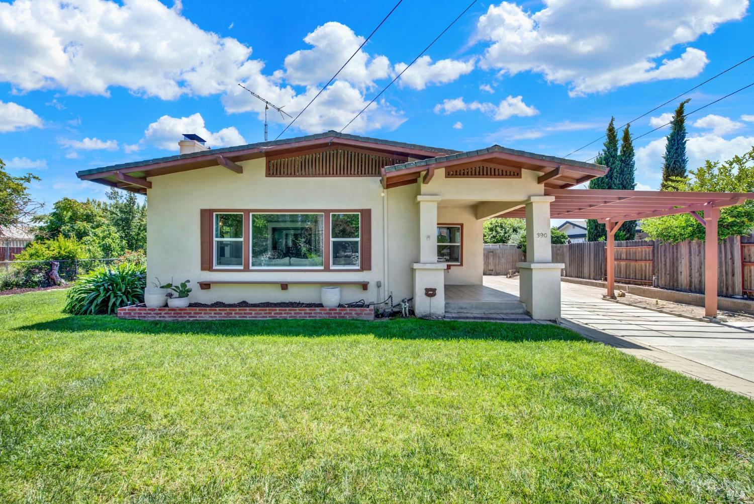 390 S 3rd Street Dixon CA 95620