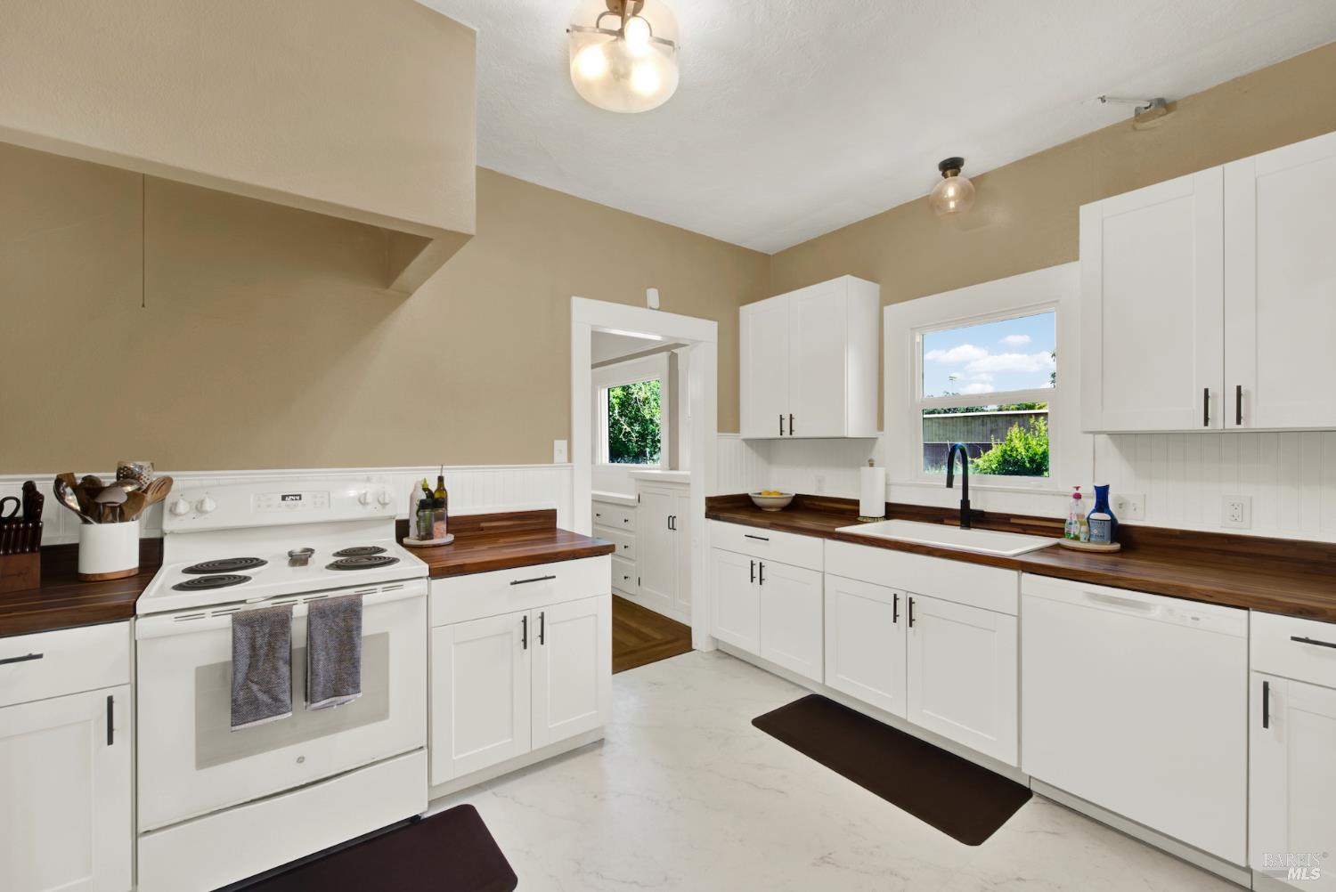 390 S 3rd Street Dixon CA 95620