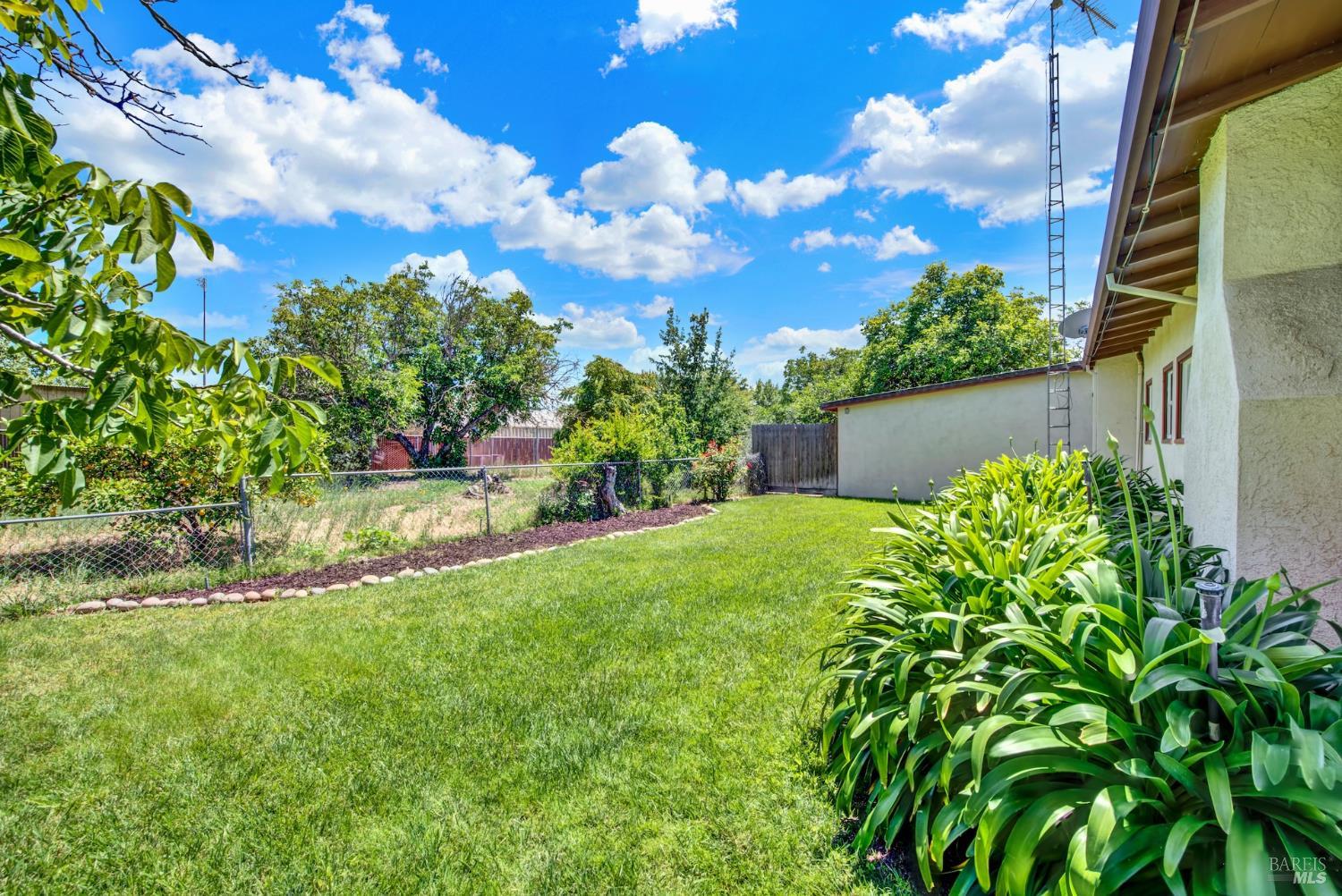 390 S 3rd Street Dixon CA 95620