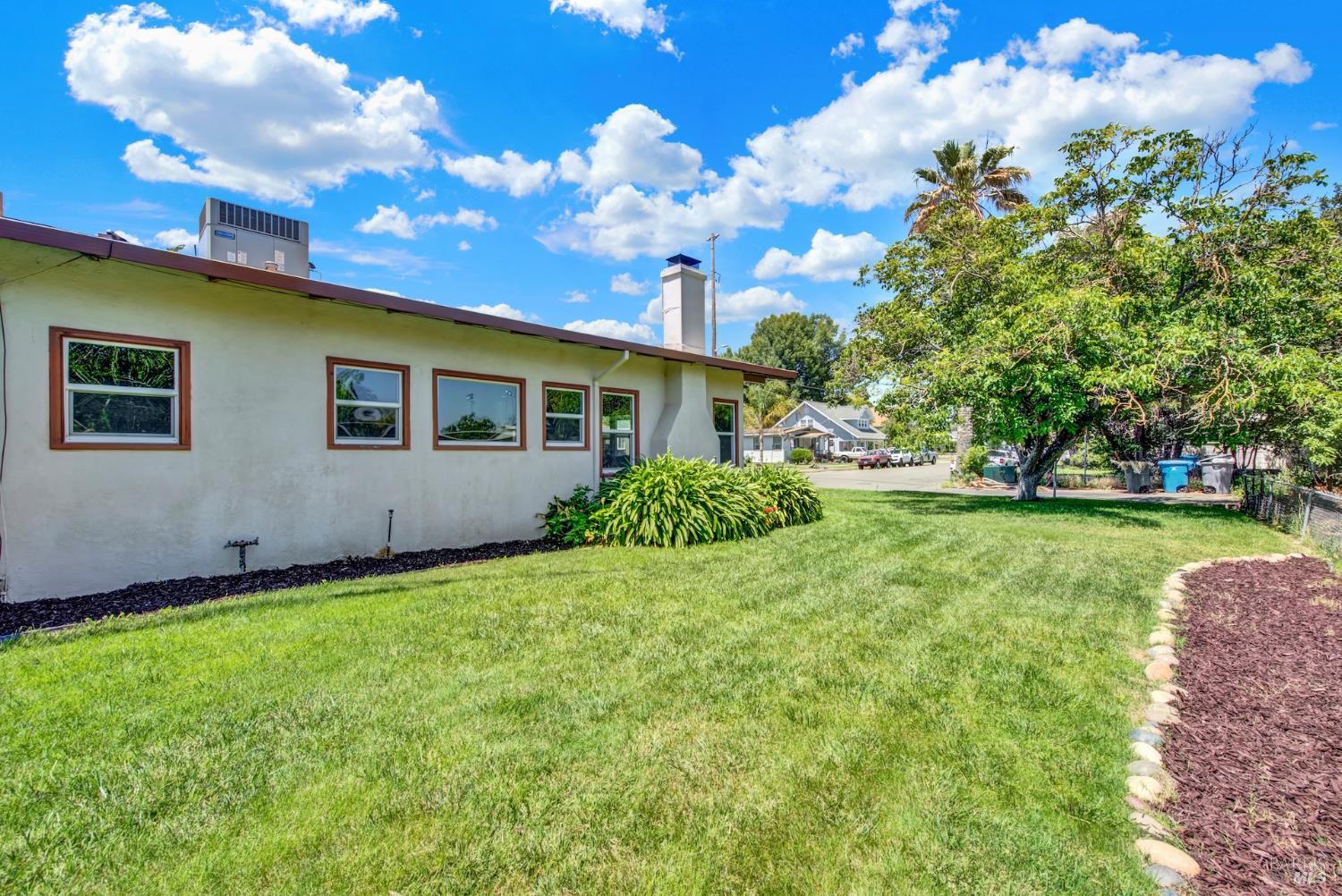 390 S 3rd Street Dixon CA 95620
