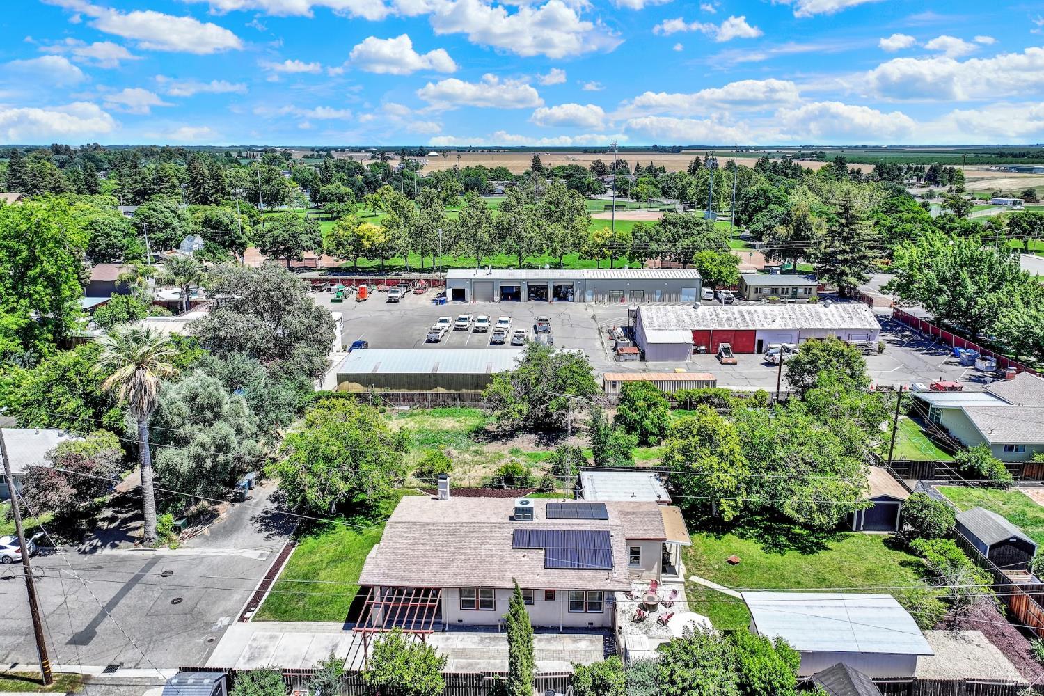 390 S 3rd Street Dixon CA 95620