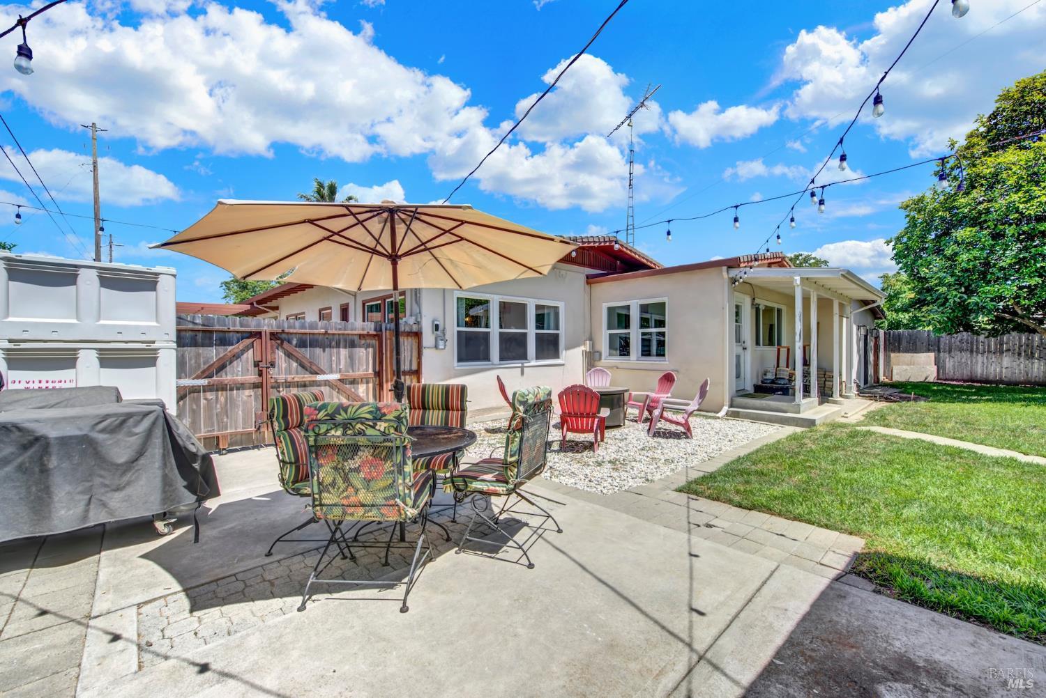 390 S 3rd Street Dixon CA 95620