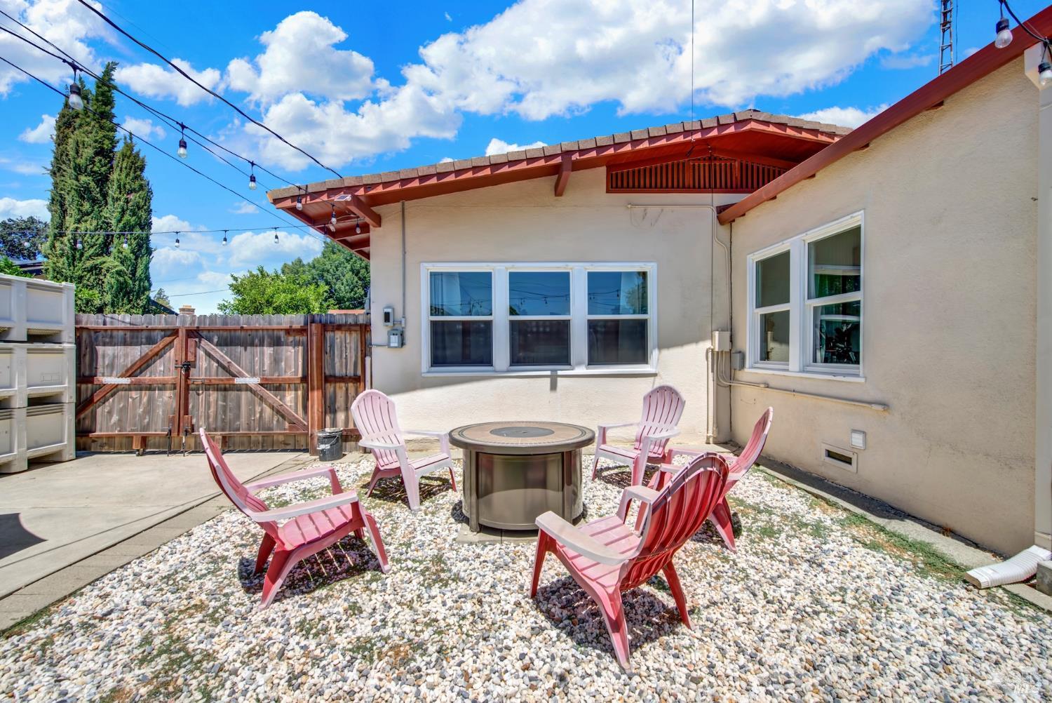 390 S 3rd Street Dixon CA 95620