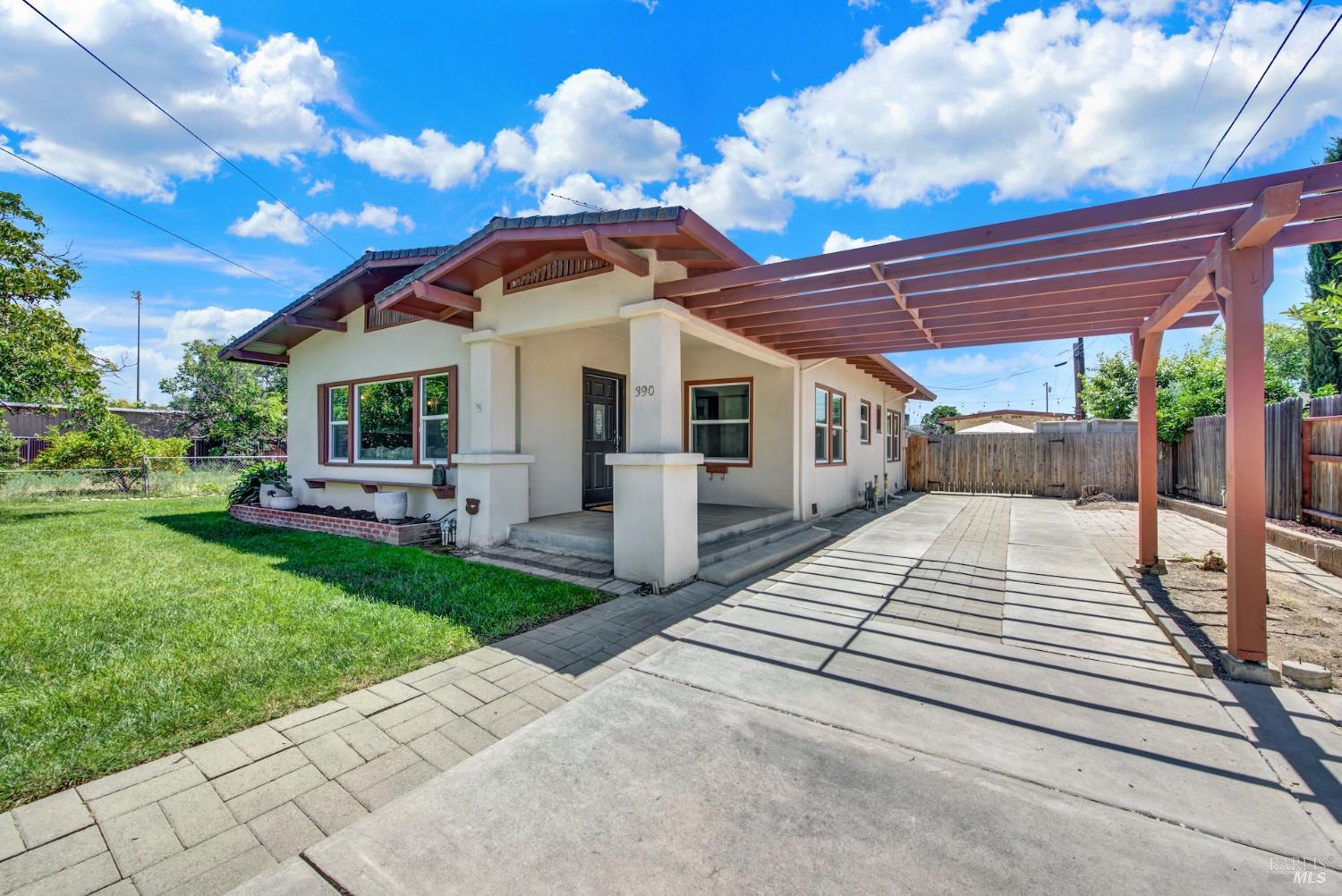 390 S 3rd Street Dixon CA 95620