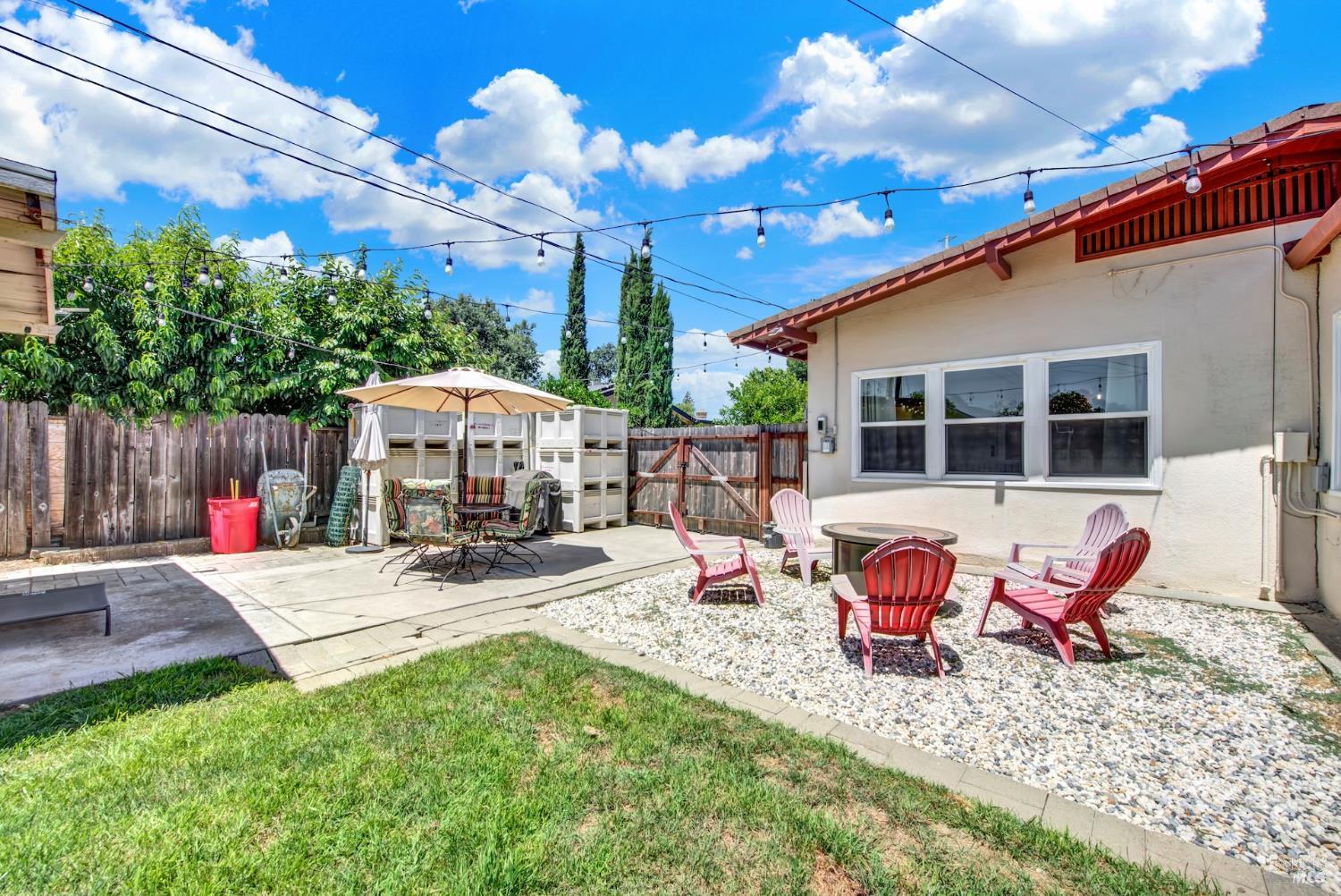 390 S 3rd Street Dixon CA 95620