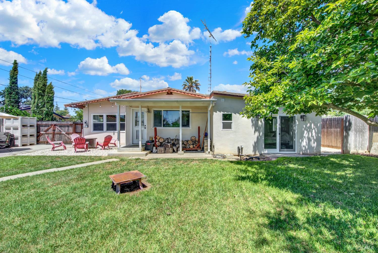 390 S 3rd Street Dixon CA 95620