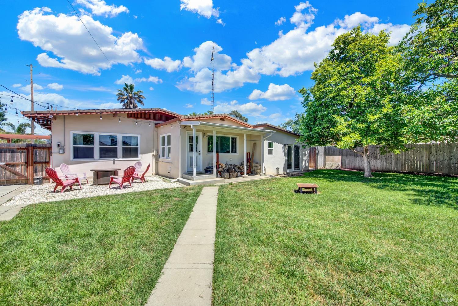 390 S 3rd Street Dixon CA 95620