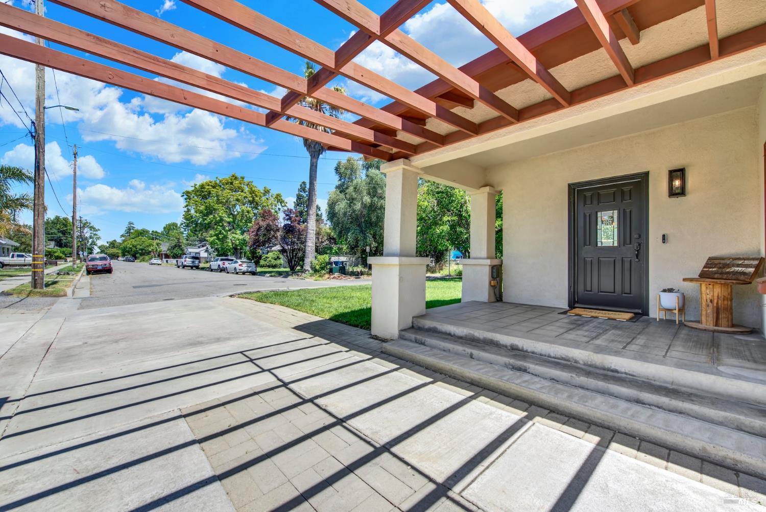 390 S 3rd Street Dixon CA 95620