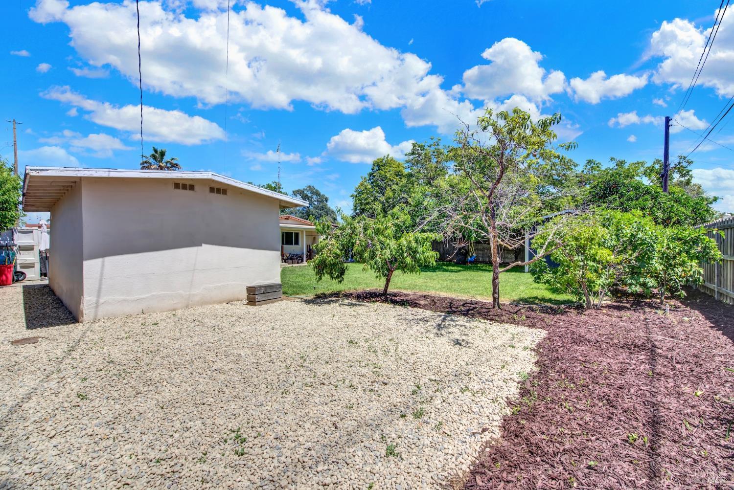 390 S 3rd Street Dixon CA 95620