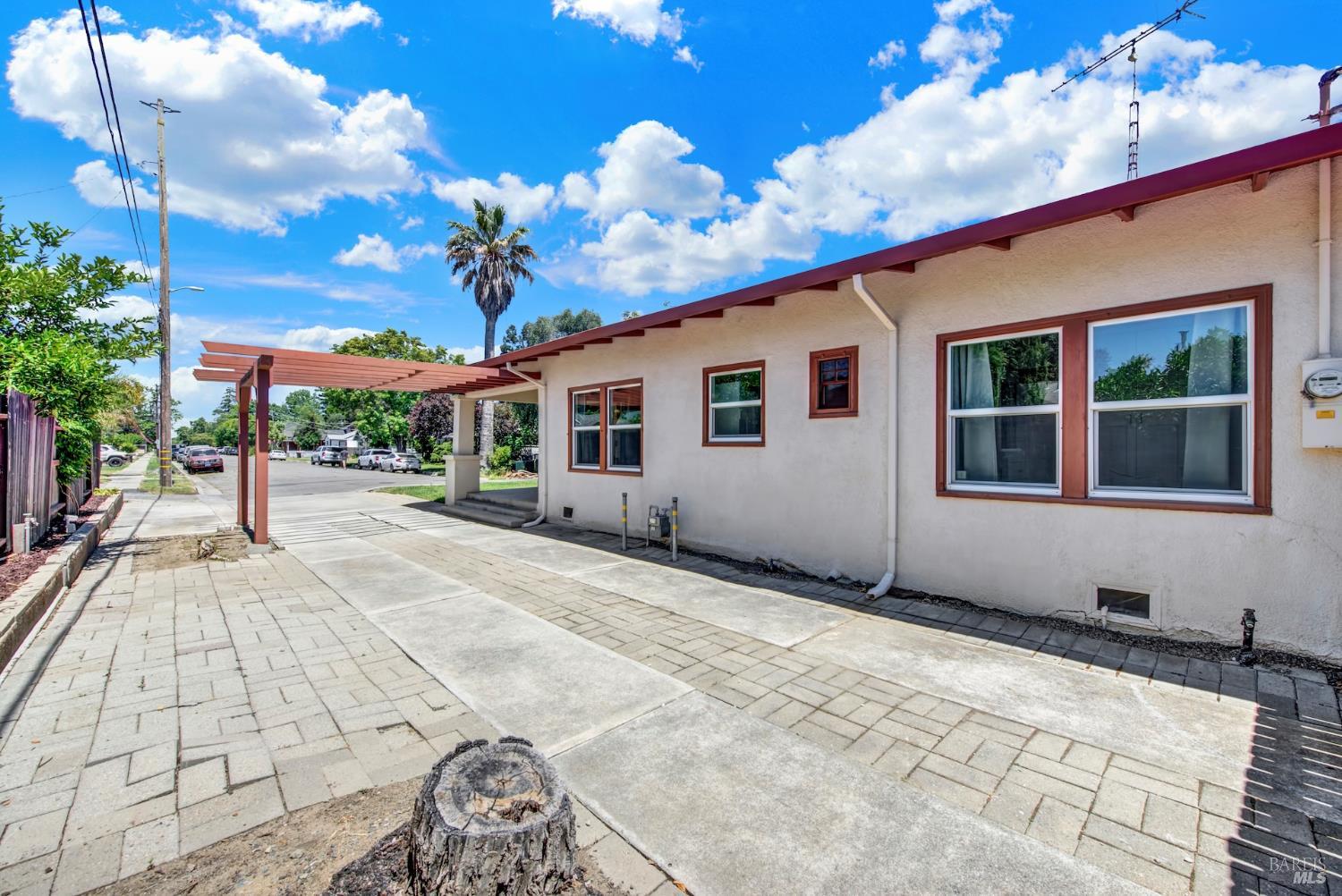 390 S 3rd Street Dixon CA 95620