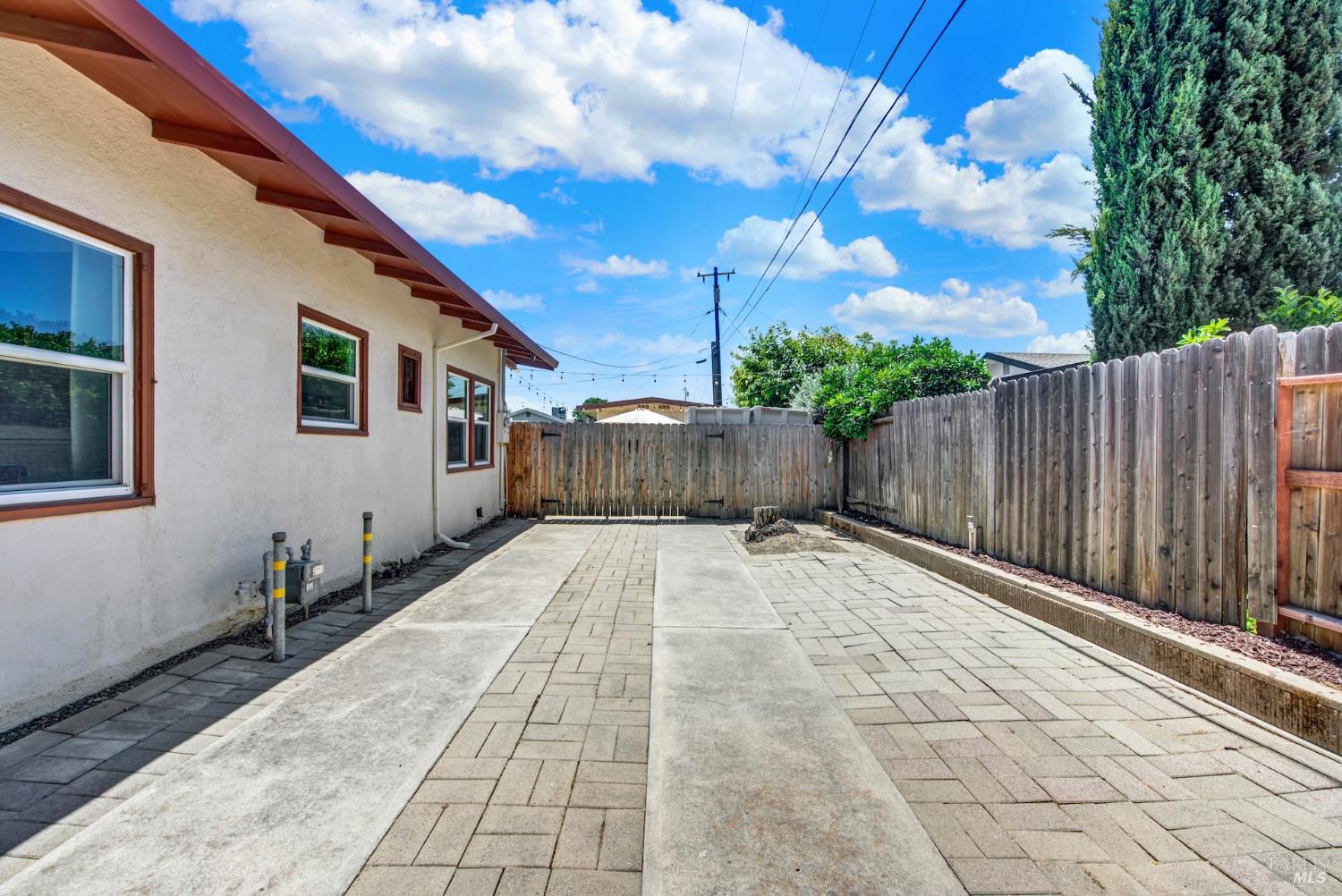 390 S 3rd Street Dixon CA 95620