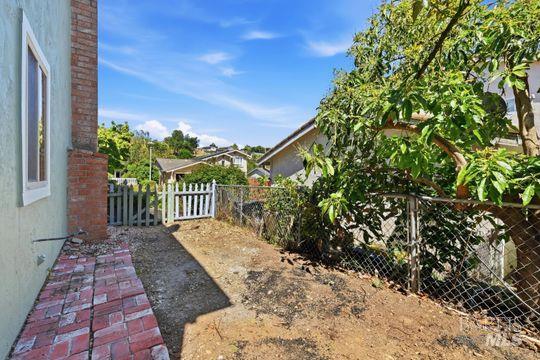 208 Essex Way Benicia CA 94510