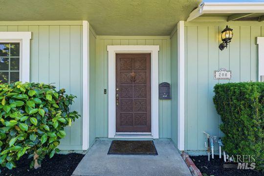 208 Essex Way Benicia CA 94510