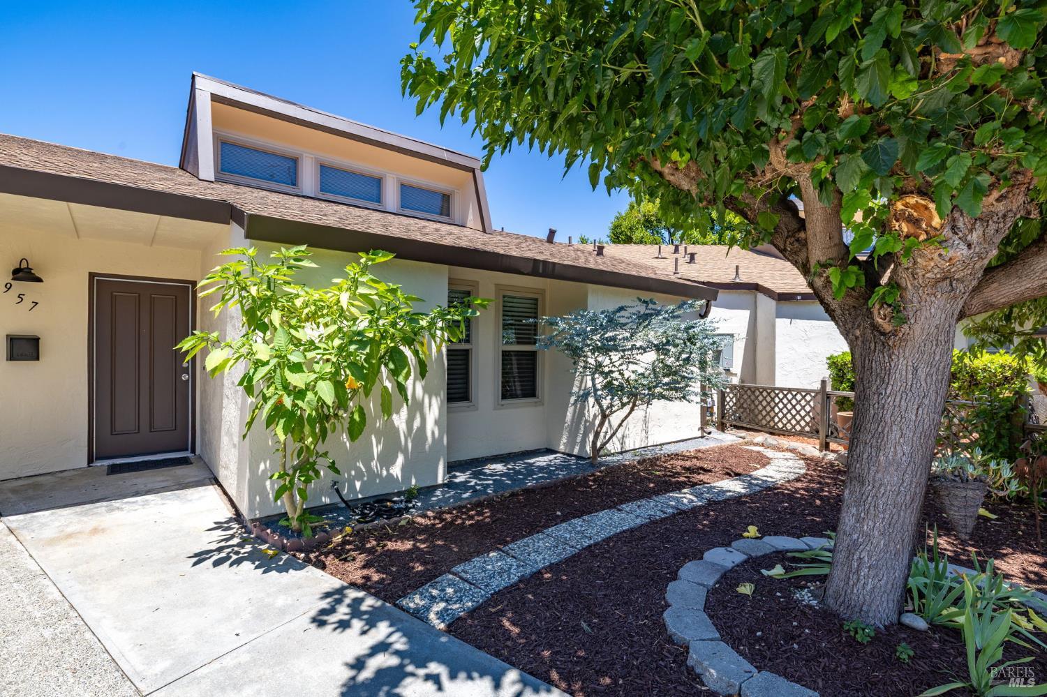 957 W 8th Street Santa Rosa CA 95401