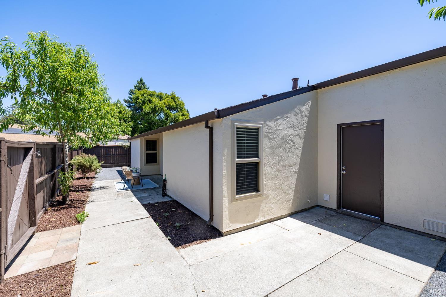 957 W 8th Street Santa Rosa CA 95401