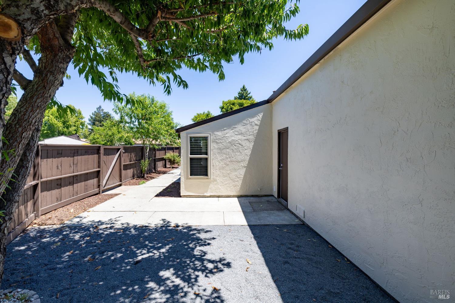 957 W 8th Street Santa Rosa CA 95401
