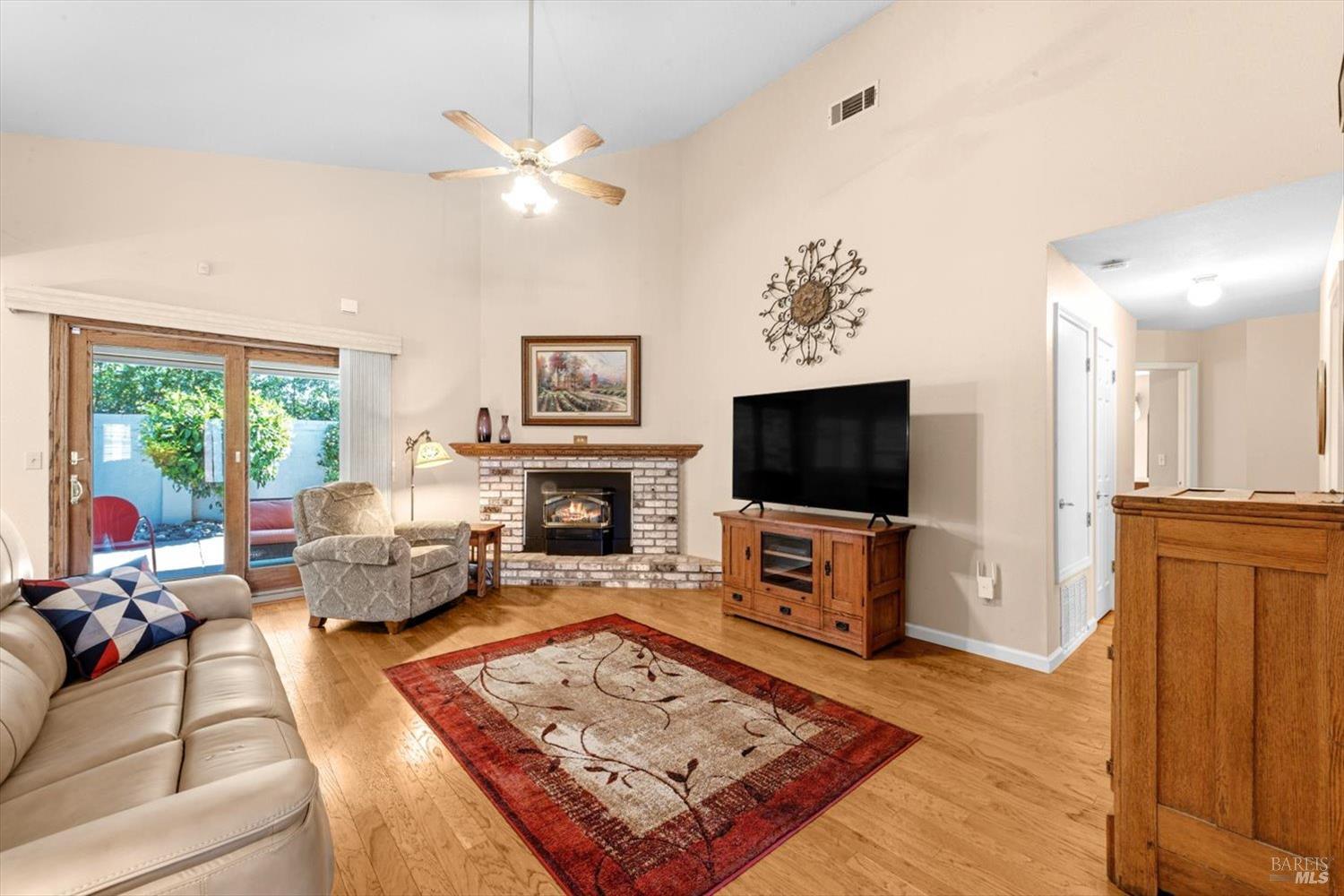 561 Shady Glen Avenue Vacaville CA 95688