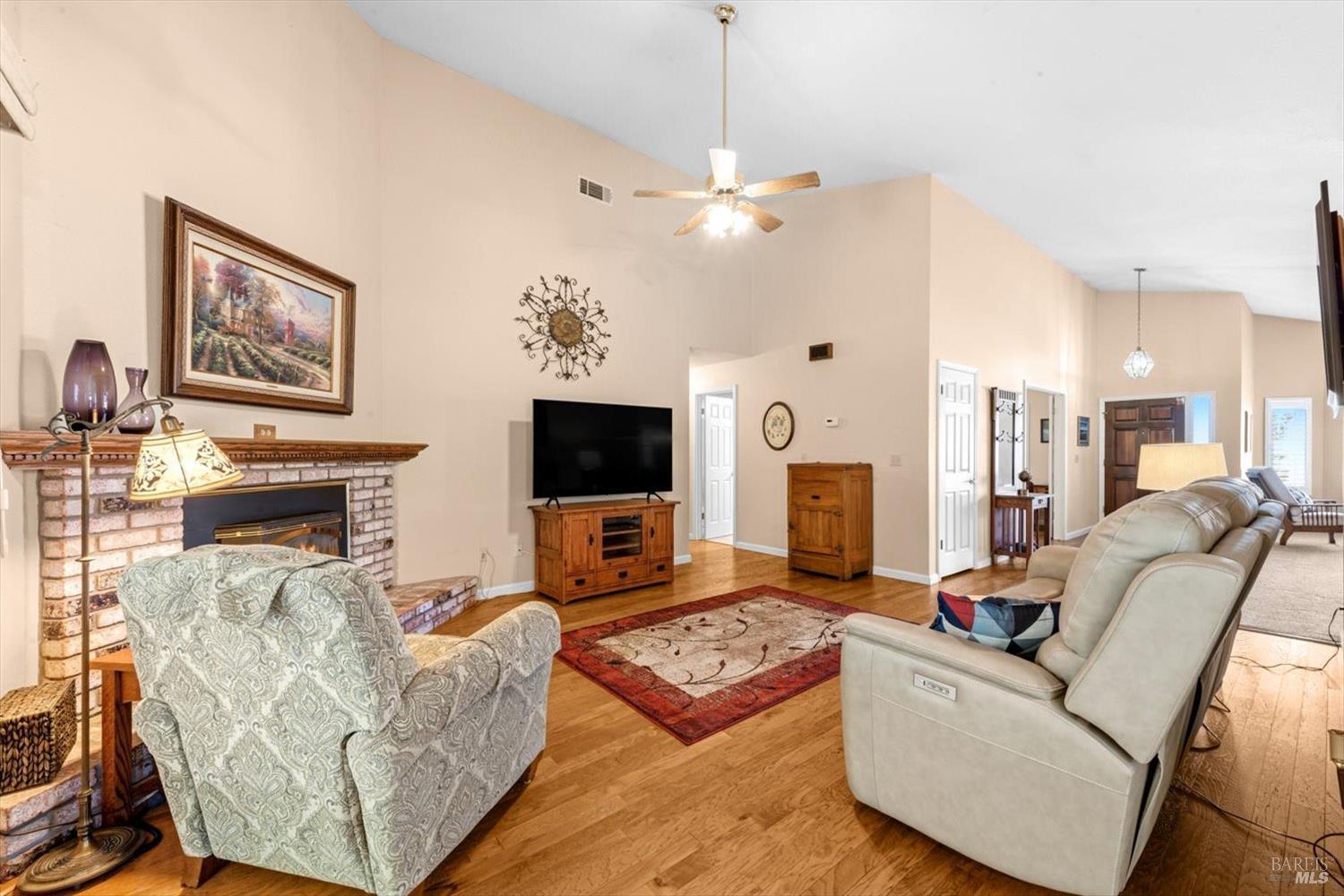 561 Shady Glen Avenue Vacaville CA 95688