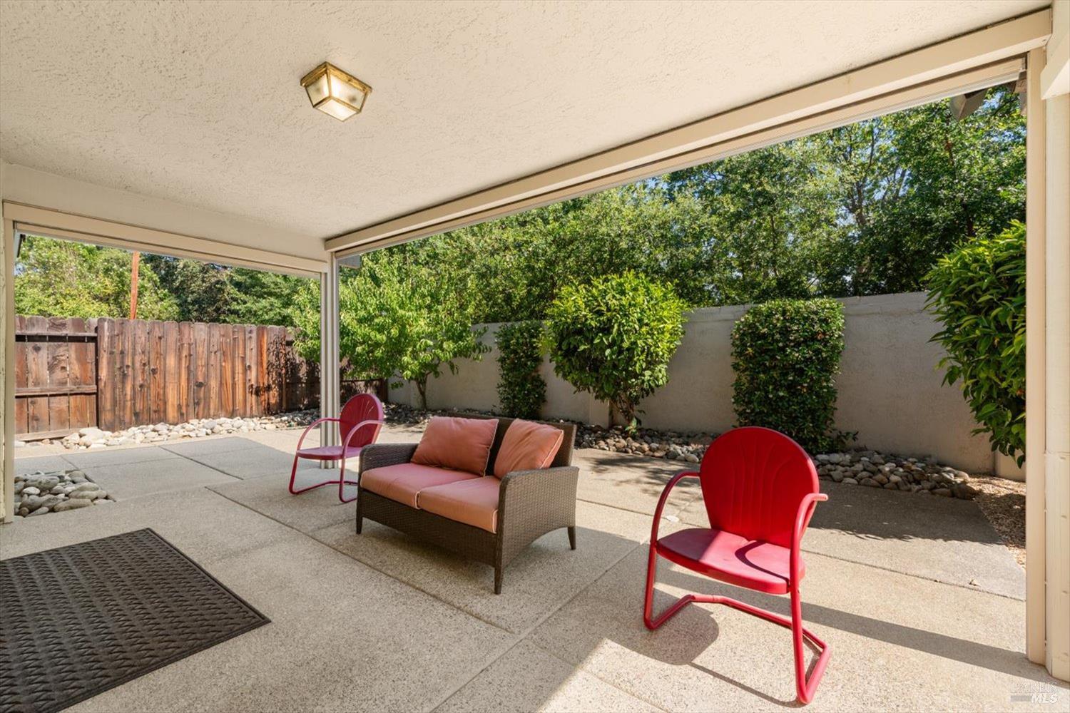 561 Shady Glen Avenue Vacaville CA 95688