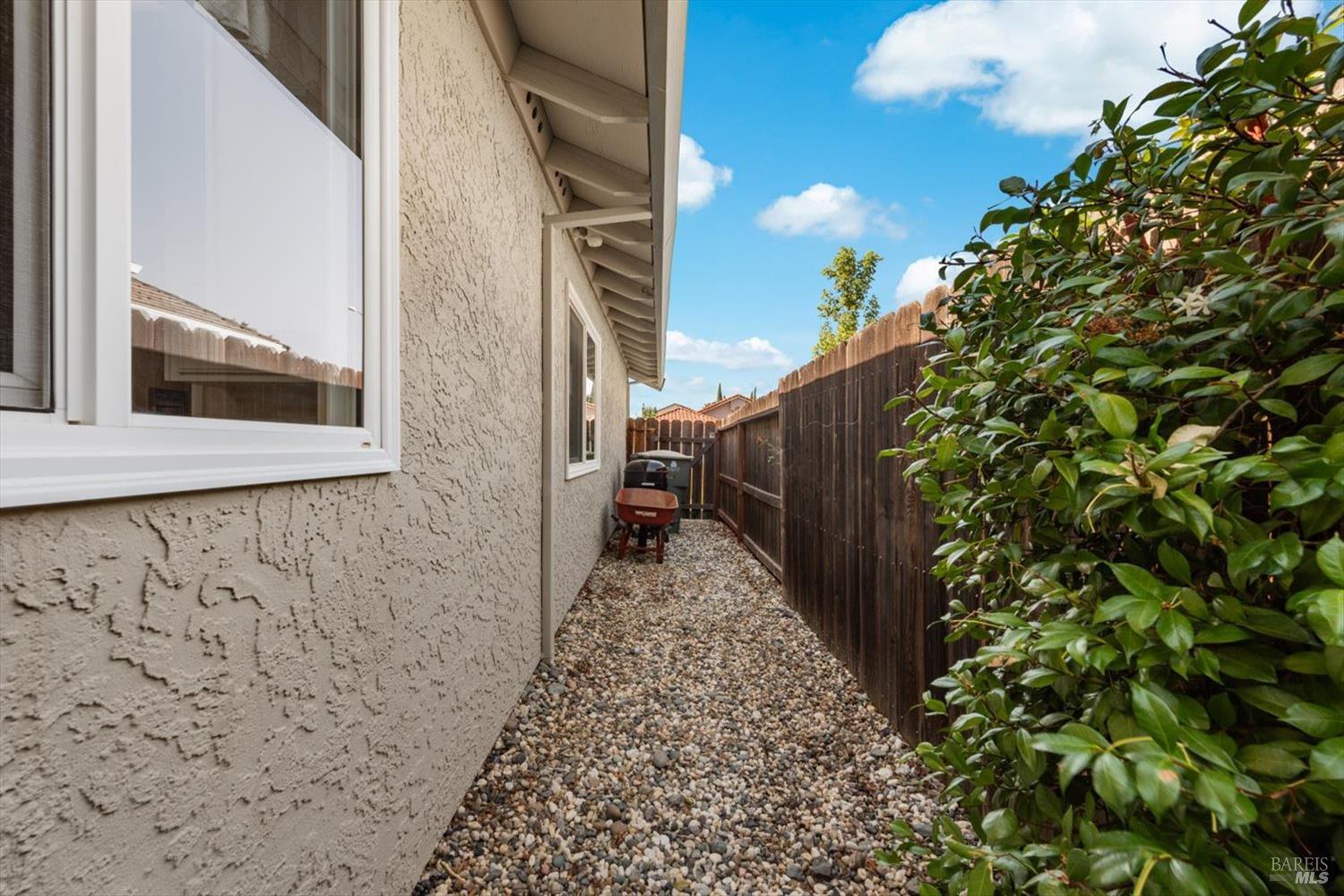 561 Shady Glen Avenue Vacaville CA 95688