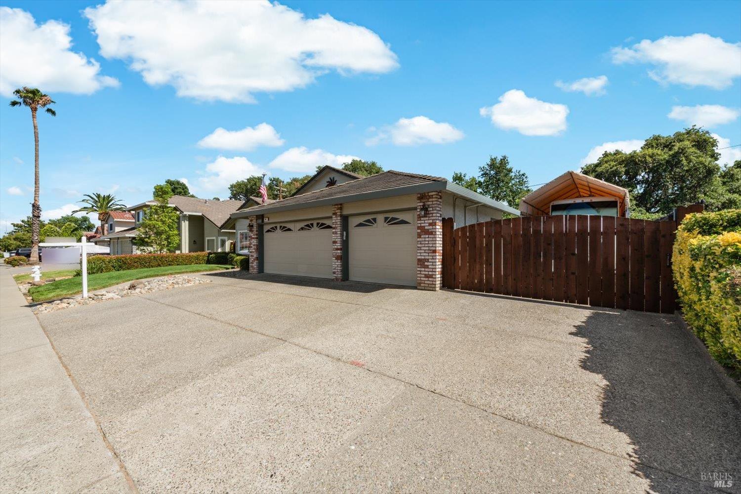 561 Shady Glen Avenue Vacaville CA 95688