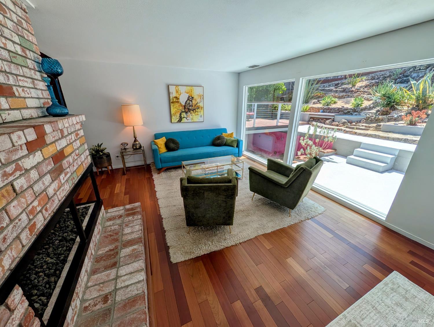211 Hill Boulevard Petaluma CA 94952
